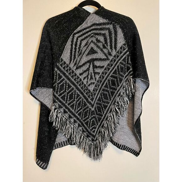 BCBGeneragtion poncho/shrug in black and grey NWT one size - Picture 6 of 11